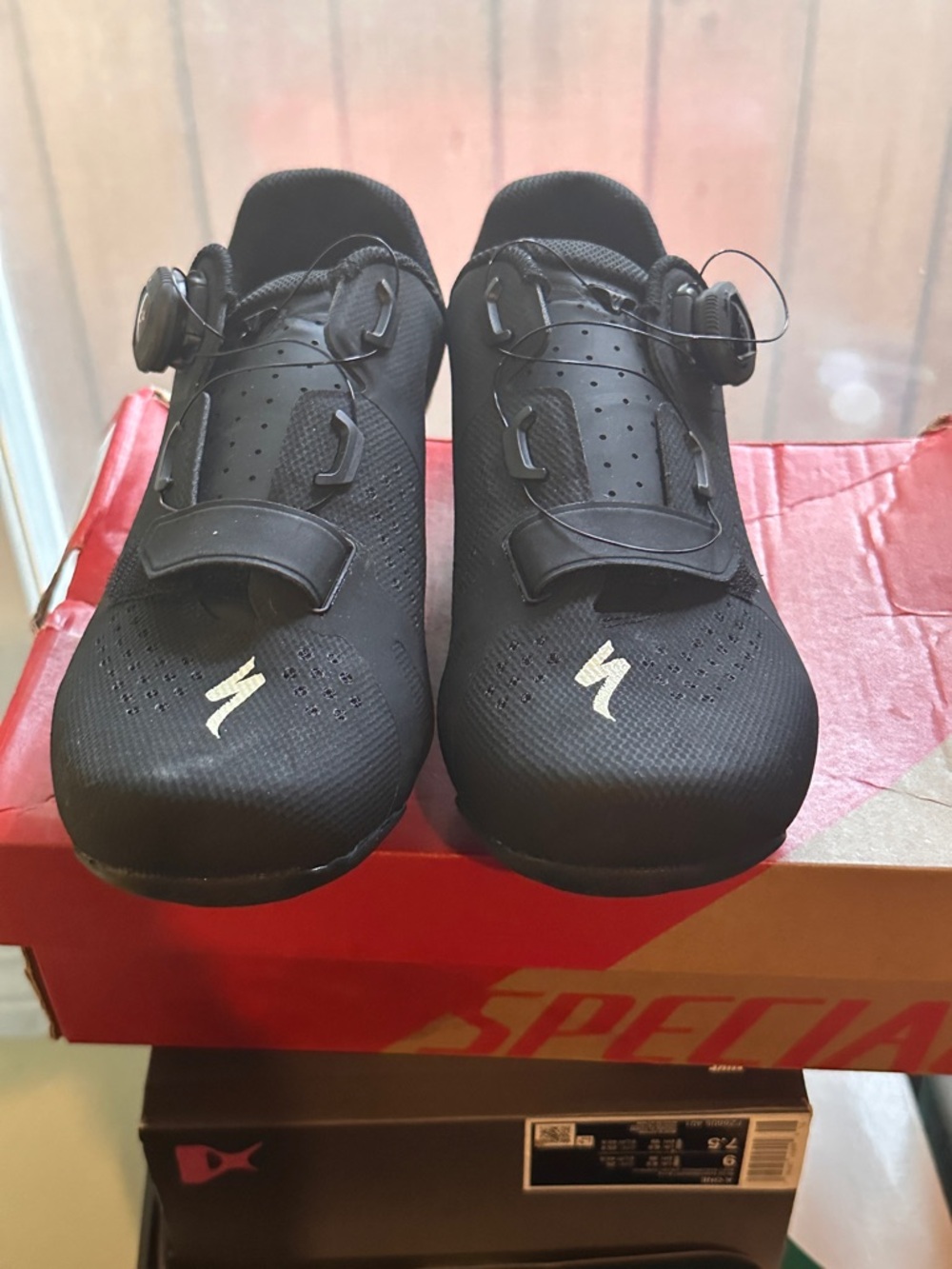 Unisex Specialized Torch 2.0 Road Shoes in Black with Shimano SPD cleats -